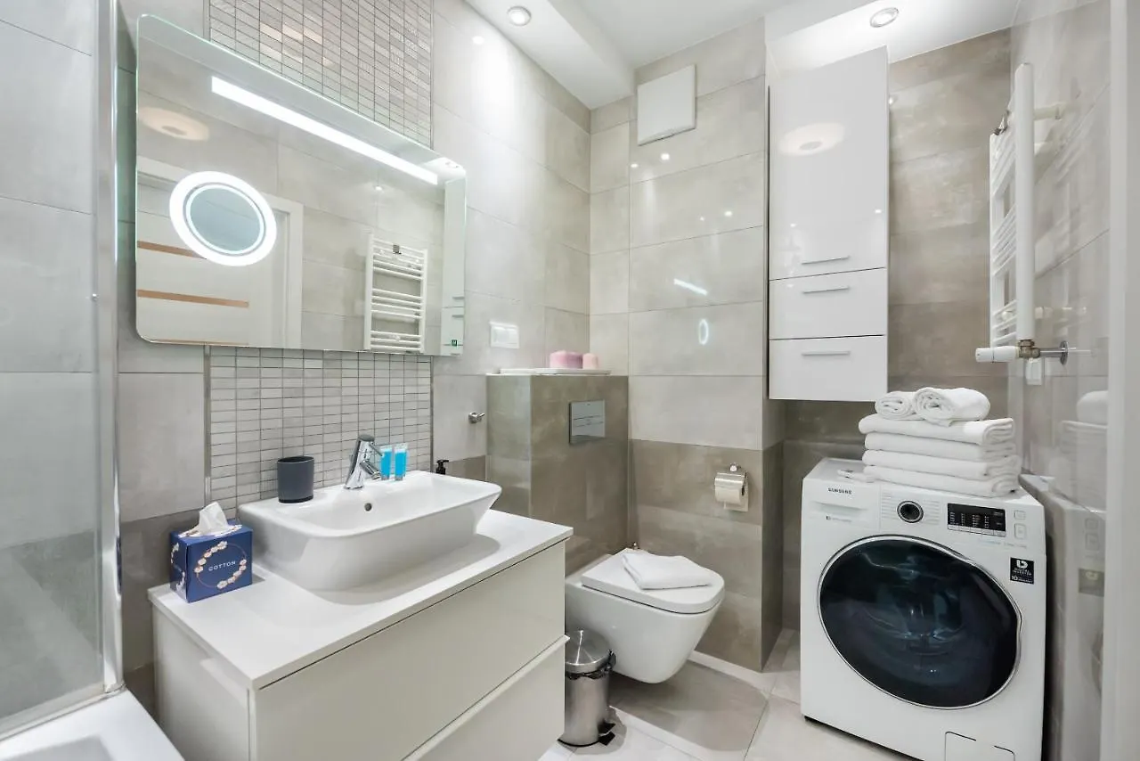 Metro Mlynow Vibrant Apartment وارسو